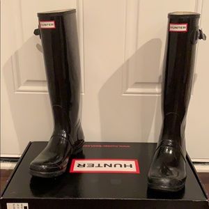 Size 8 Women’s Shiny Black Hunter Boots